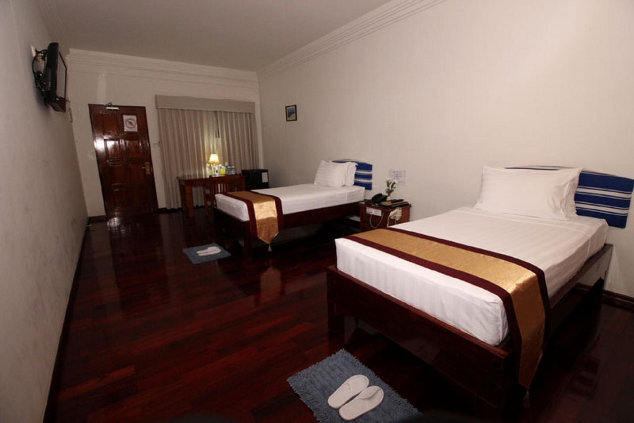 Myanmar Life Hotel Yangon Bagian luar foto