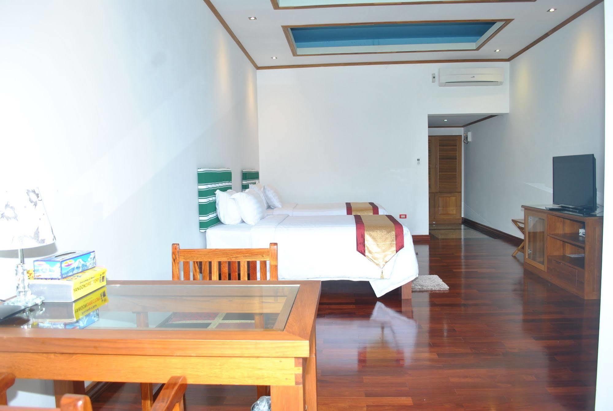 Myanmar Life Hotel Yangon Bagian luar foto