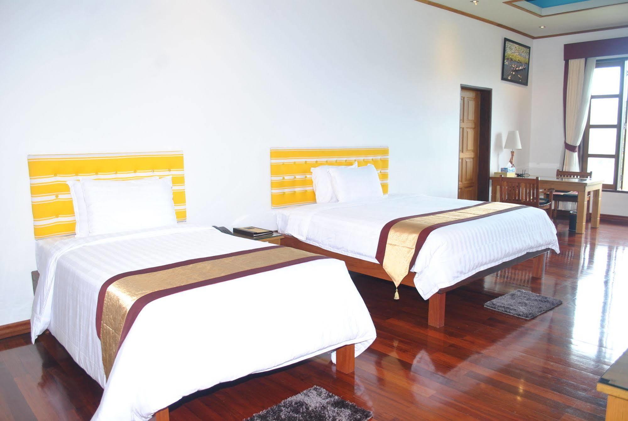 Myanmar Life Hotel Yangon Bagian luar foto
